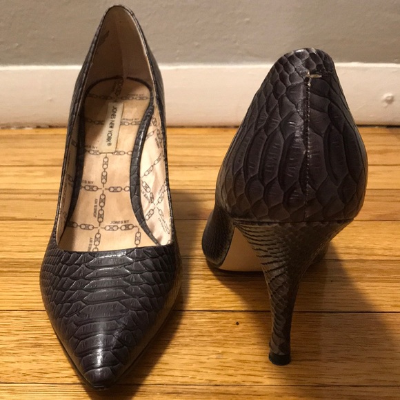 Gray heels - Picture 3 of 3